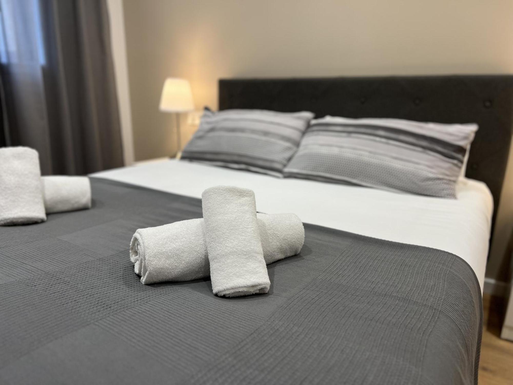 Apartamenticos Plaza Las Armas III Сарагоса Экстерьер фото